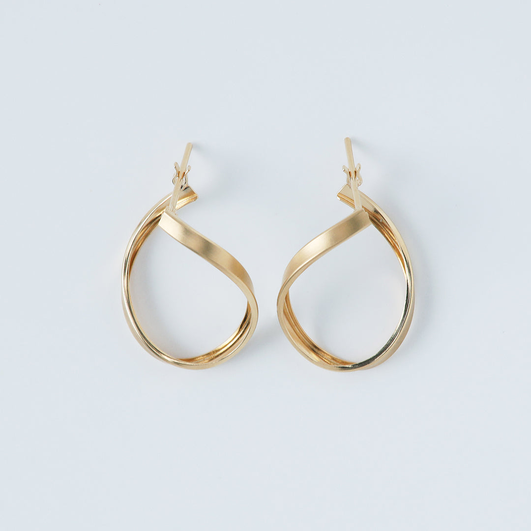 NEW＞K18サテンウェーブフープピアス