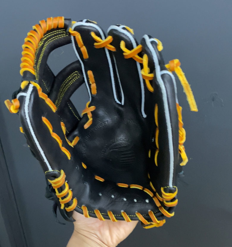 小指2本】シングルハンドが楽になる？軟式でサードするならDS1が