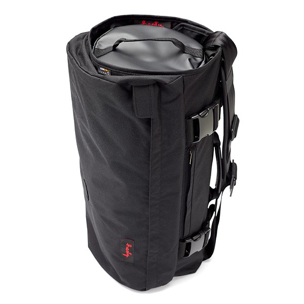 スーツを巻いて収納する！ 斬新なガーメントメッセンジャーを大特集