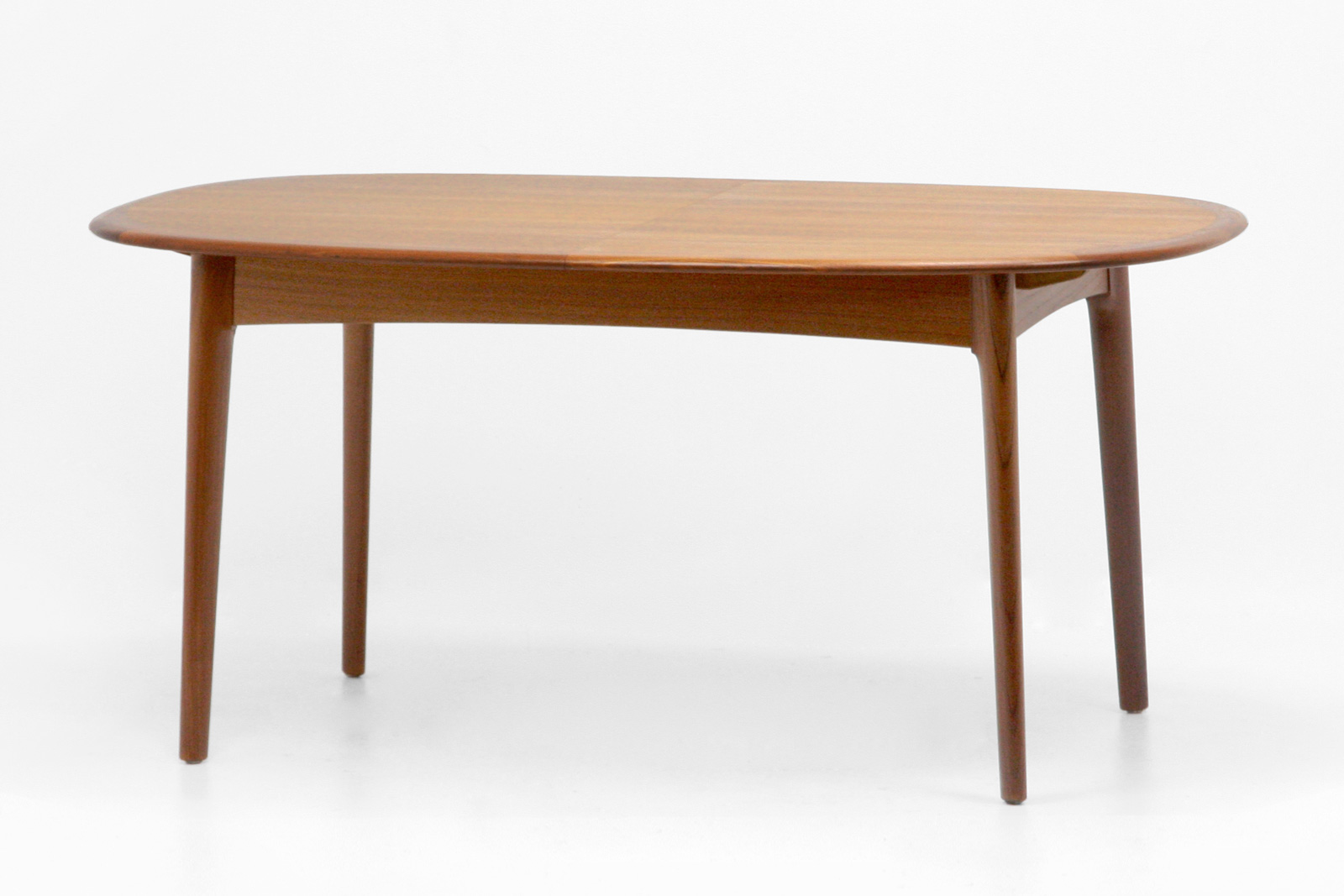 北欧ヴィンテージ家具のCFC/Silkeborg社のダイニングテーブル