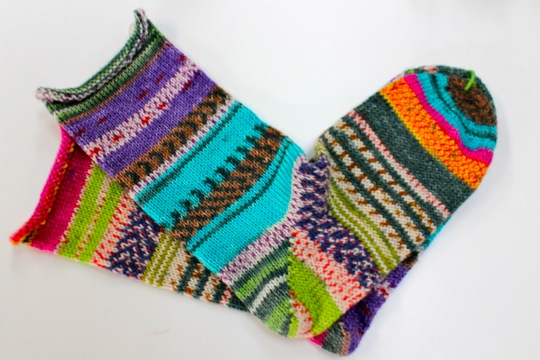 虹色の毛糸で、幸せを編む。被災地の女性を雇用する編み物会社「梅村