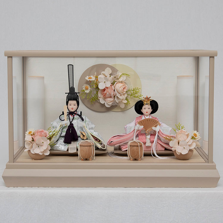 茉那（まな） 親王ケース飾り w53068 – 福仙