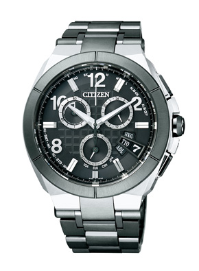 シチズン「アテッサ」――誇れる黒、揺るぎなき信念を貫くオトコの腕時計
