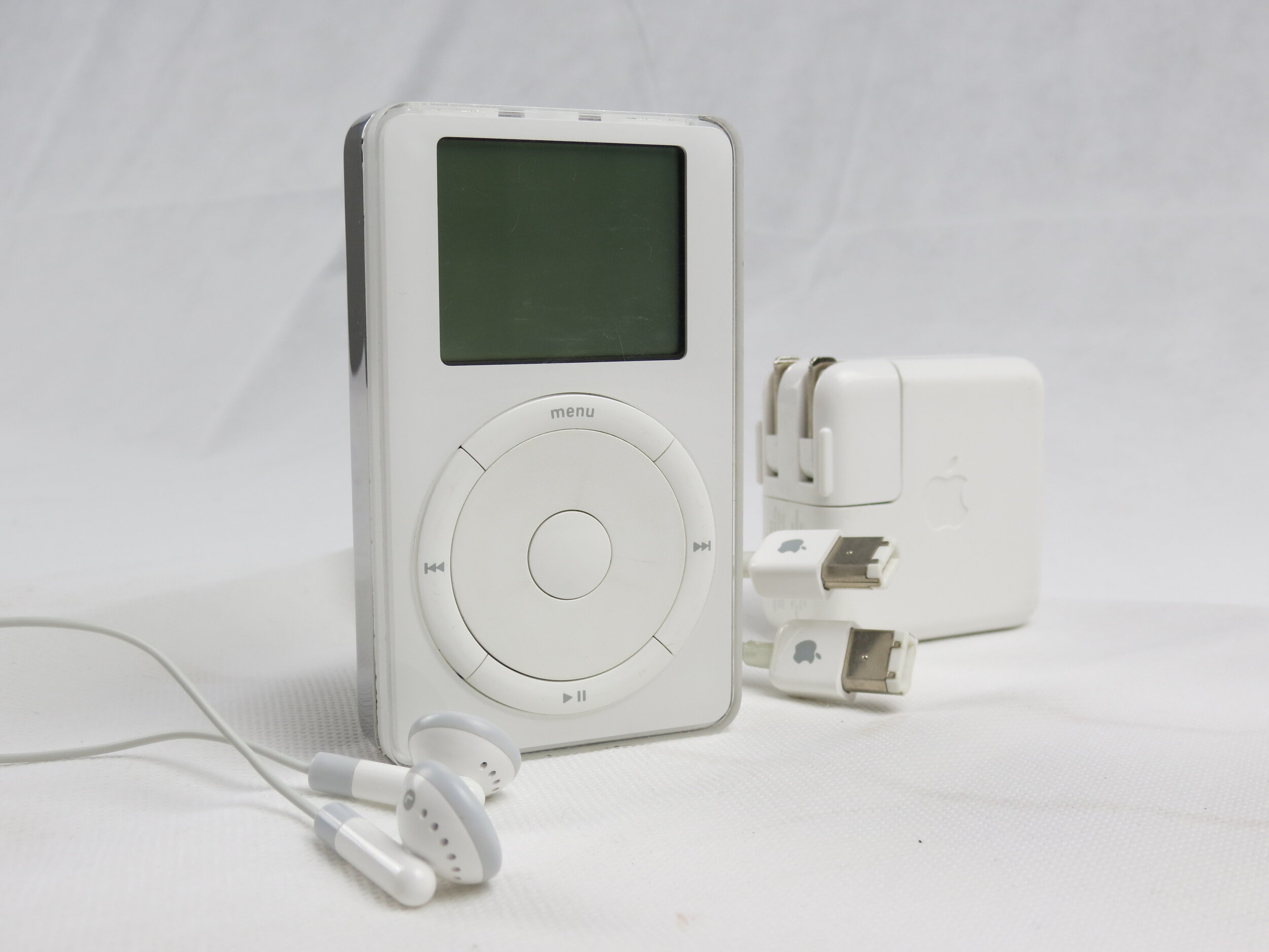 The First Apple Ipod - 5GB M8541 (2001) - ICONIC Antiques | Cool