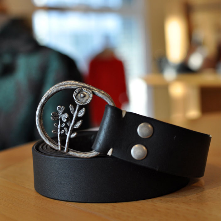 ミナペルホネン letter of flower ベルト#navy | Lin total fashion