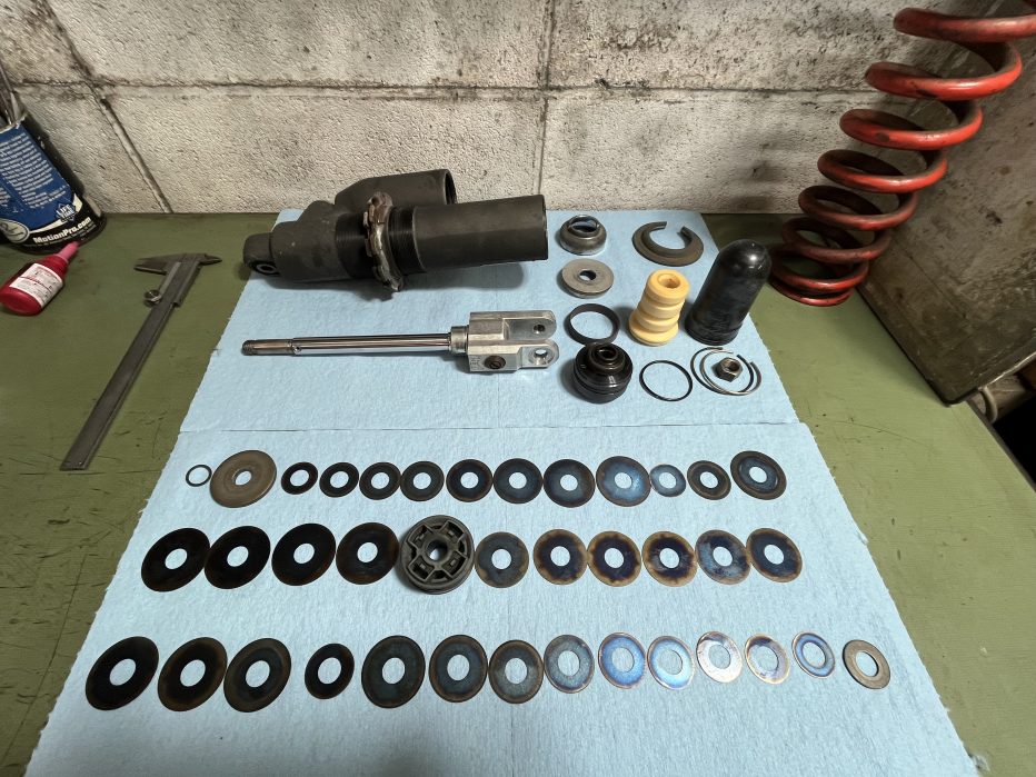 D-トラッカーX 純正リアショックのオーバーホール | johnny's factory