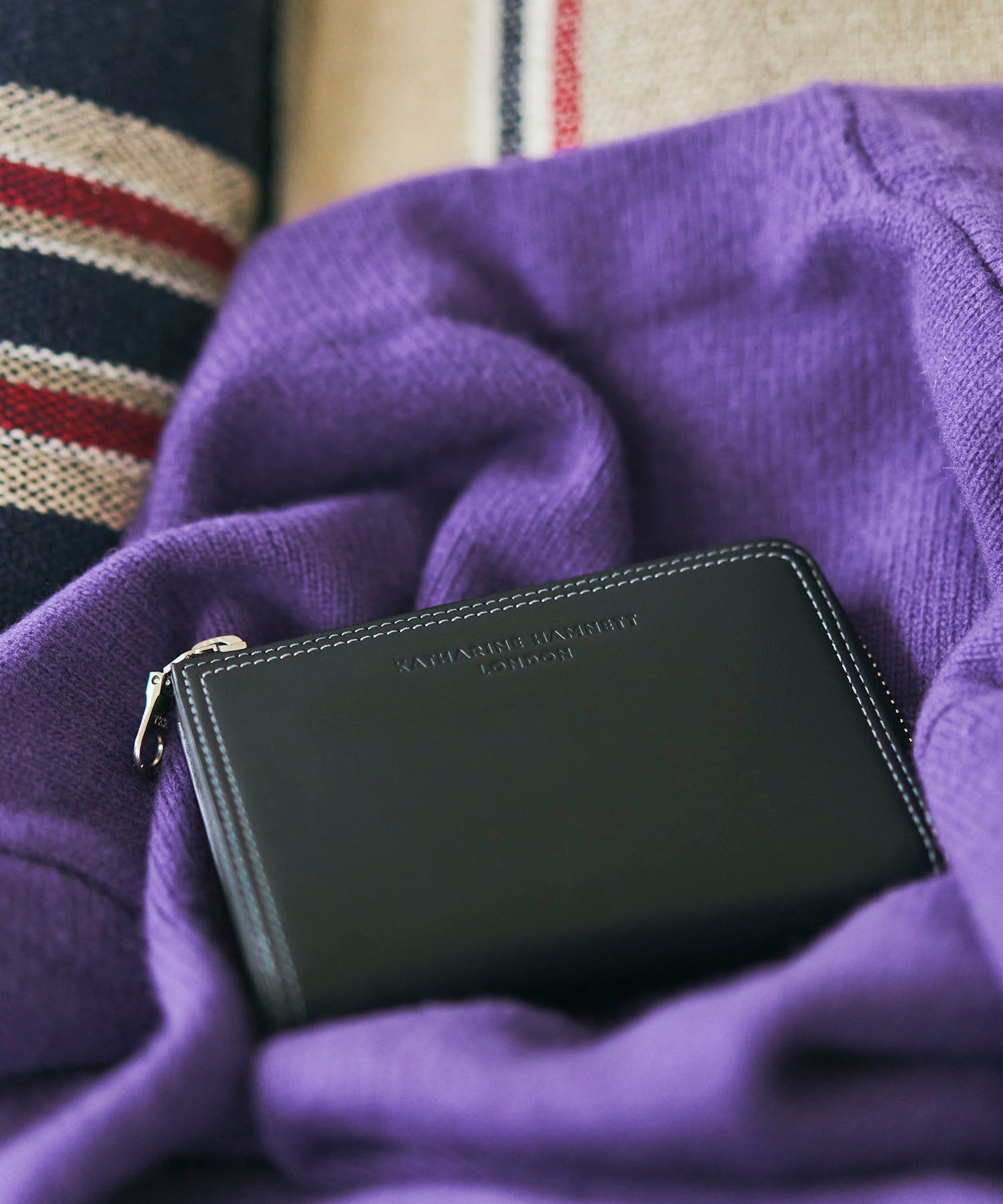 KATHARINE HAMNETT LONDON】VITA L字ファスナーミドルウォレット（490