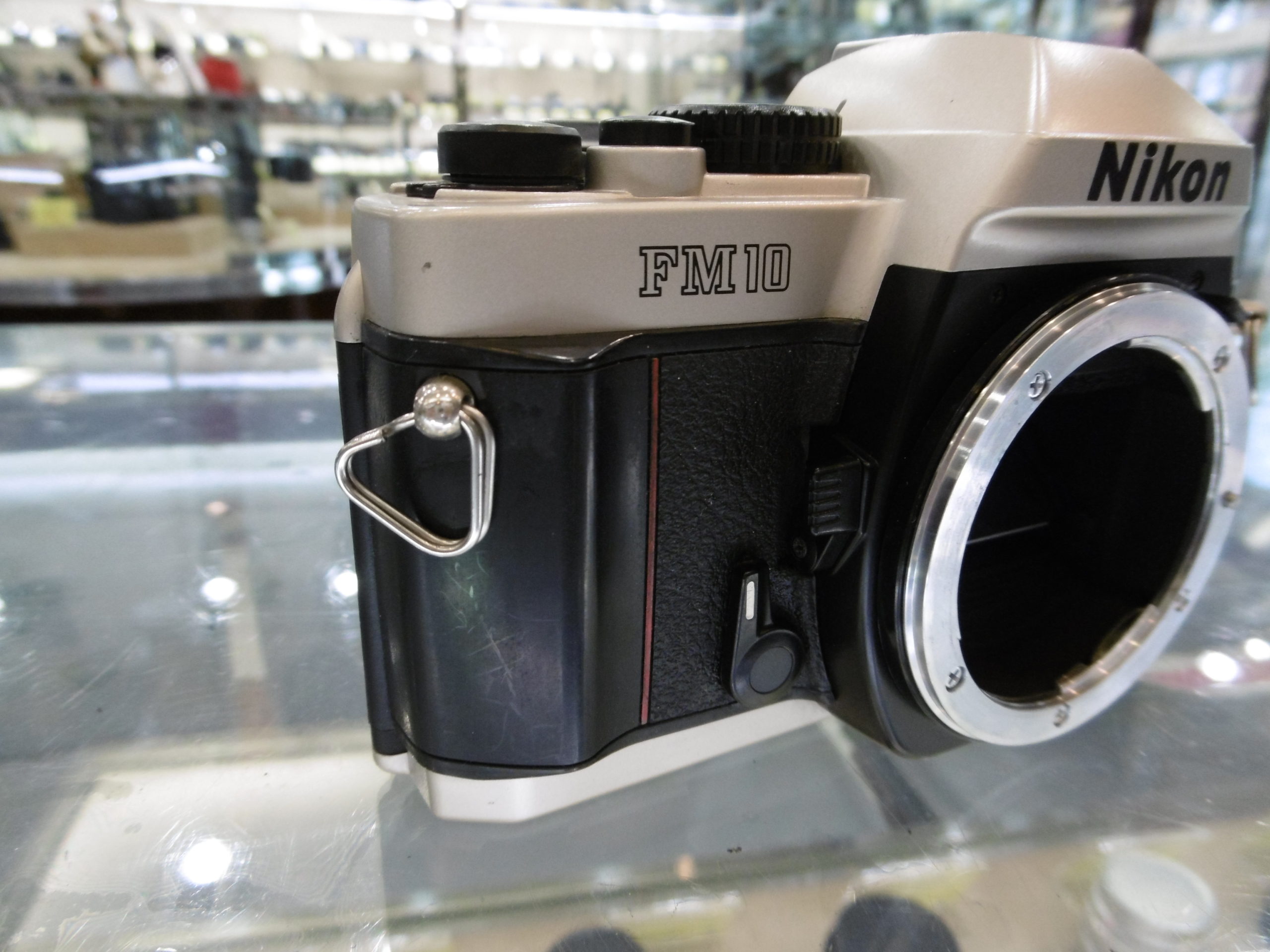 ニコン最後のMF一眼レフカメラ「FM10」