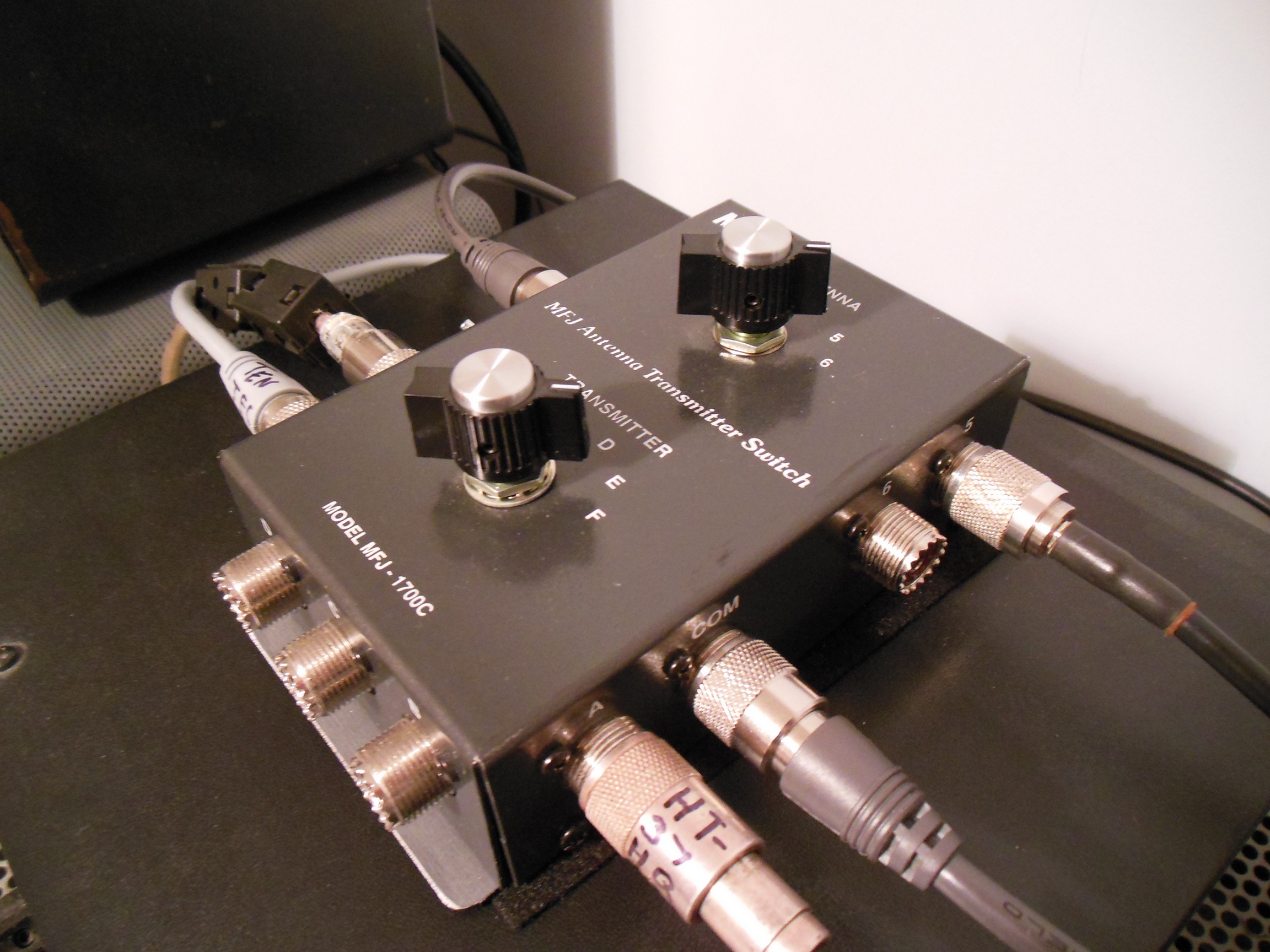 An Antenna Switch that works for me: MFJ-1700C | KE1RI – A New