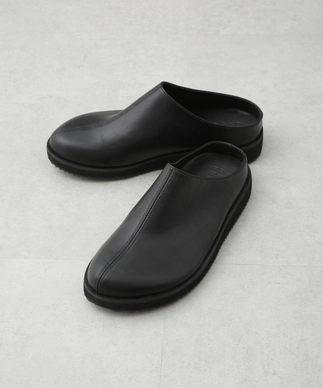 プレーンサボサンダル