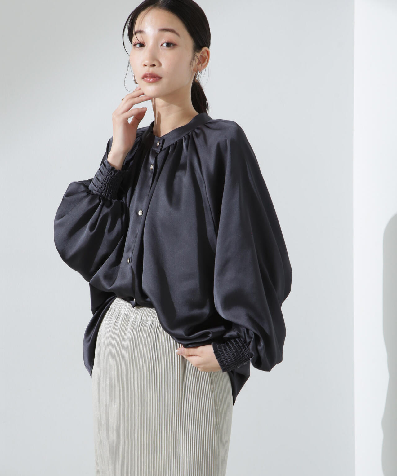 前後2WAY サテンドルマン ギャザー ブラウス