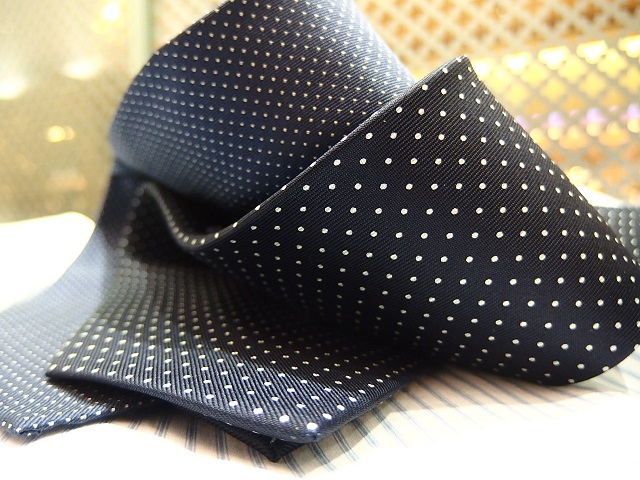 ≪プレゼント選びに迷われたら……≫セッテピエゲ( 7つ折り )仕様の紺白