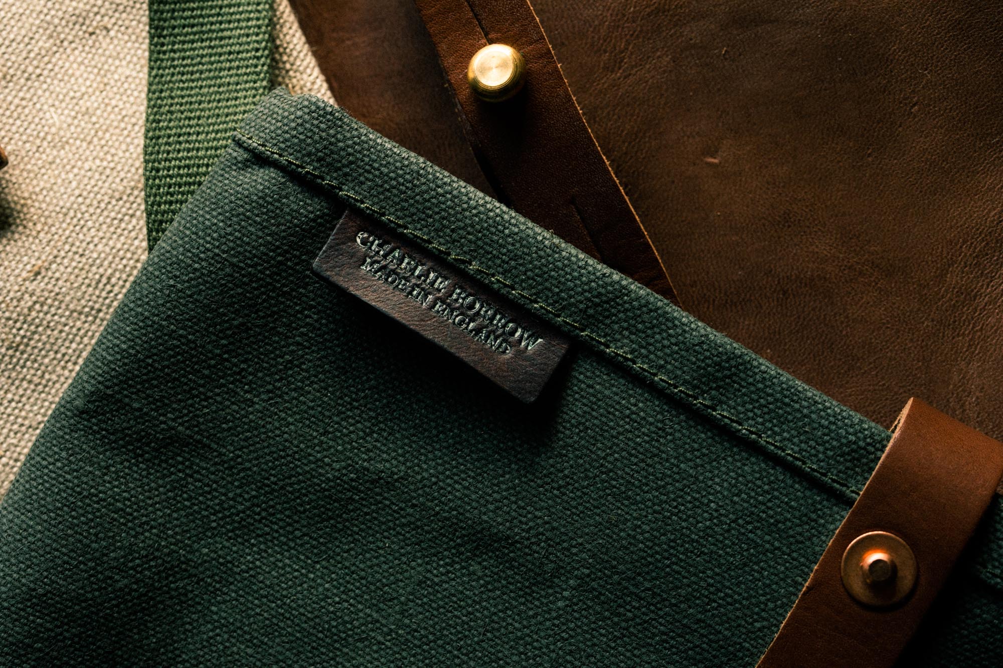 英国の空気をまとって。CHARLIE BORROW “Game Bag” のご紹介