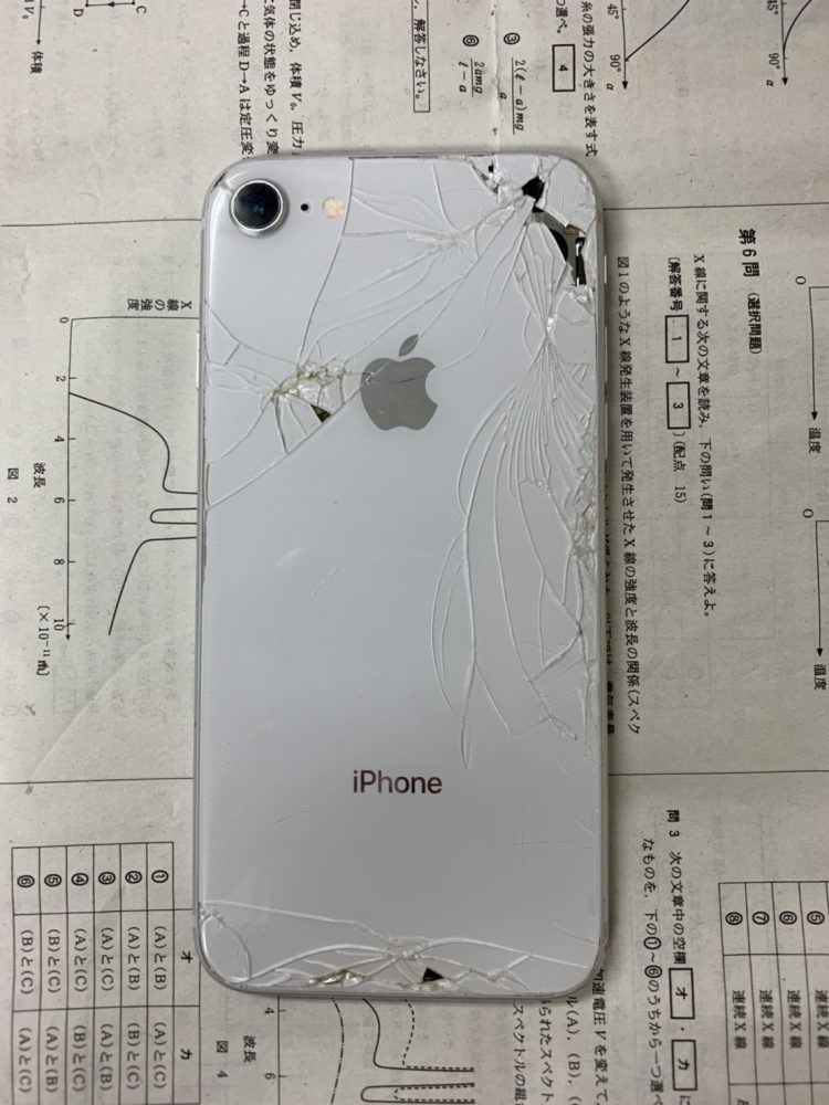 iPhone8の背面ガラスが割れた場合はスマップル札幌駅店で即日修理が