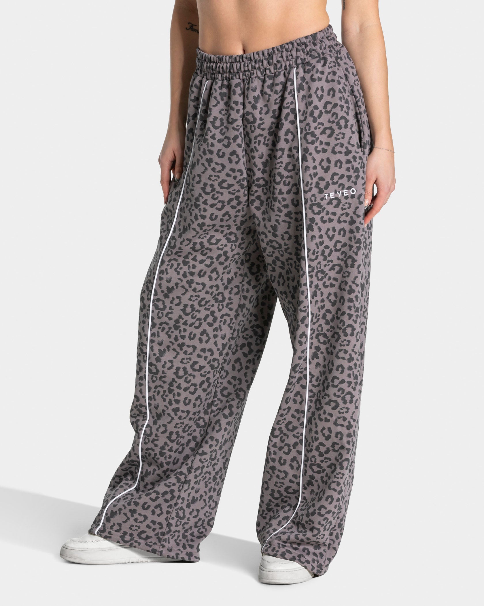 Contrastline Wide Leg Joggers 'Graphite Leopard'