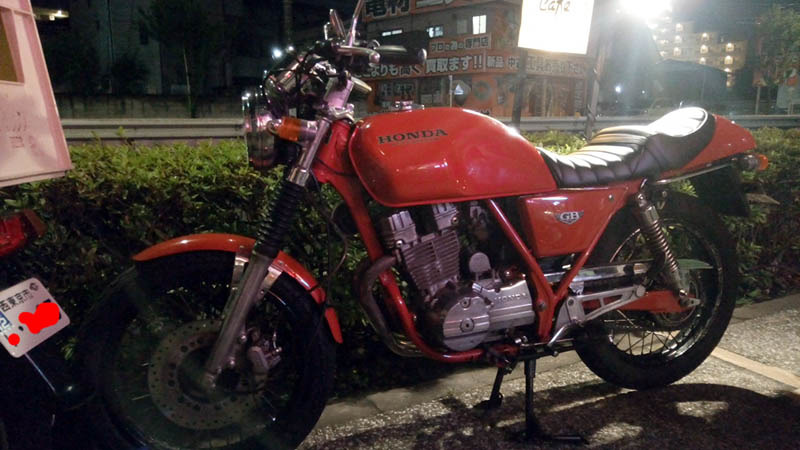 お客様のバイク紹介】ホンダGB250クラブマン スズキバーディー | 夜