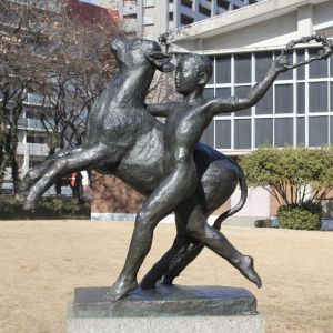 慶應義塾大学アート・センター（KUAC） | 峯孝《牧童》志木高野外彫刻