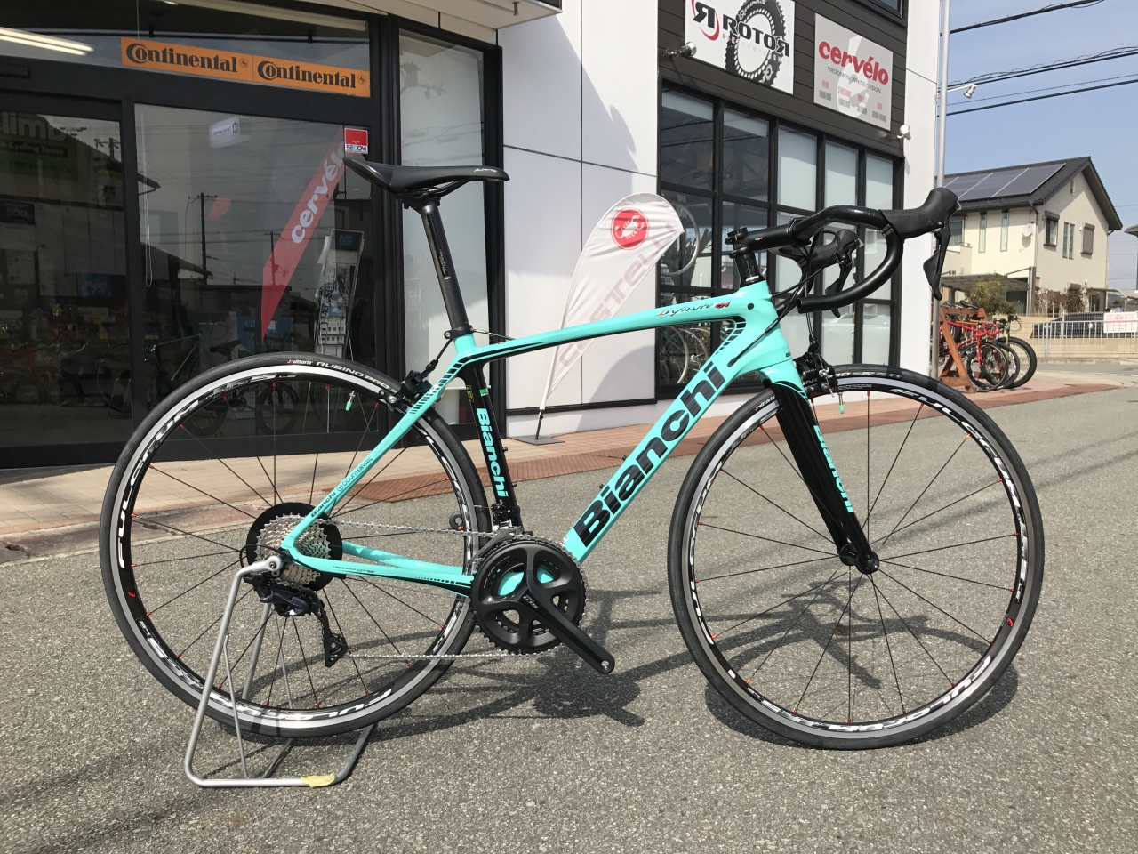 CK16 蛍光チェレステカラー Bianchi カーボンロードバイクの入荷