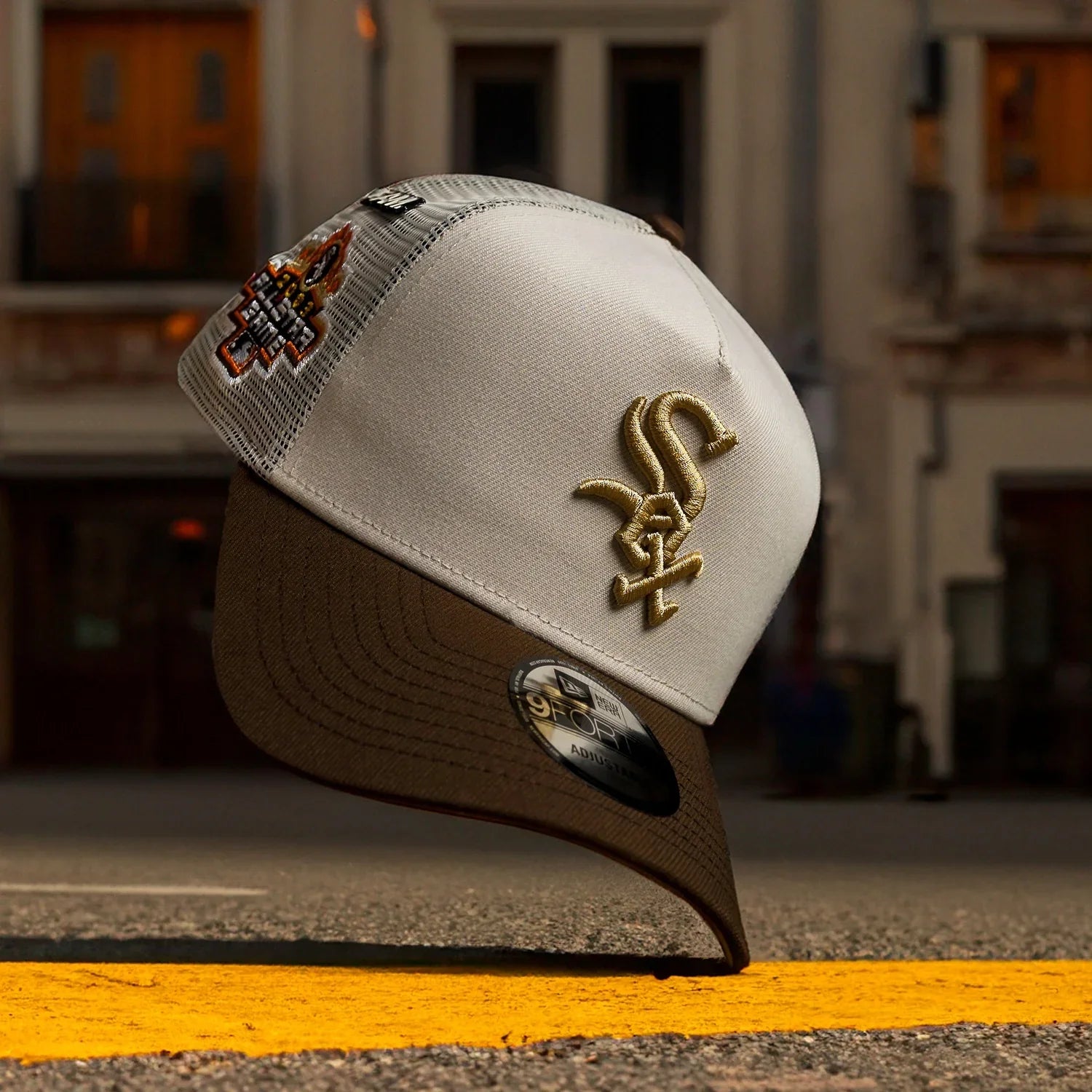 NEW ERA 9FORTY A-FRAME MLB CHICAGO WHITE SOX STONE / WHEAT UV TRUCKER