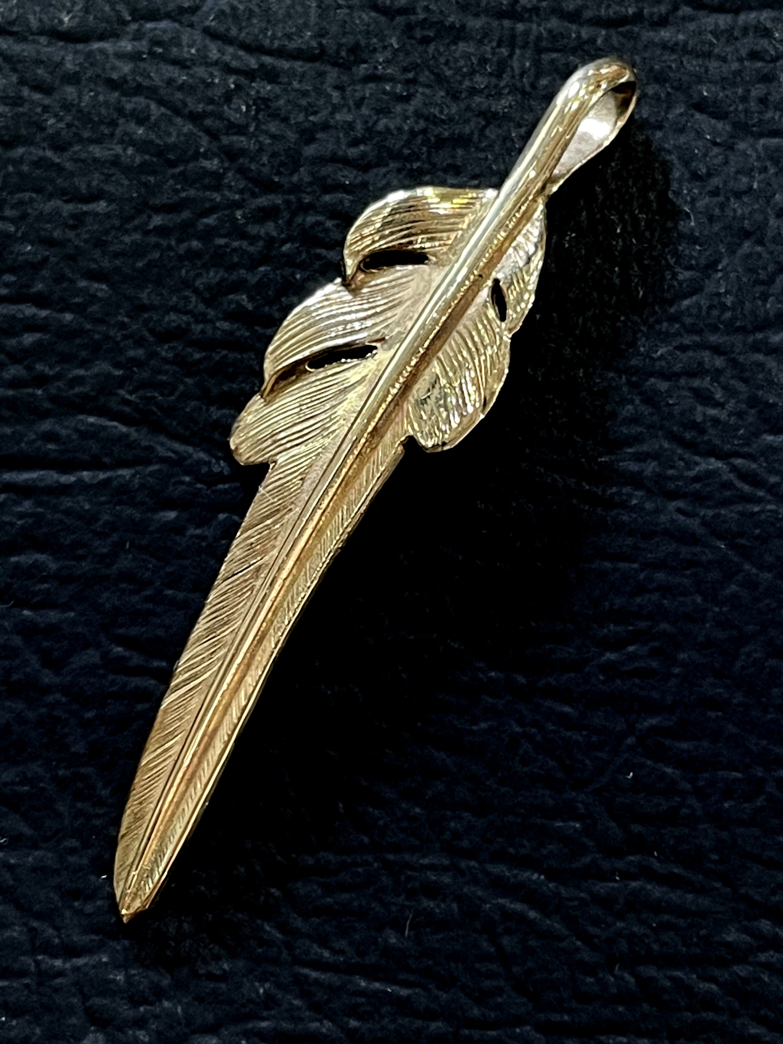 LARRY SMITH 18K GOLD KAZEKIRI FEATHER PENDANT No. 28 SMALL EFNL