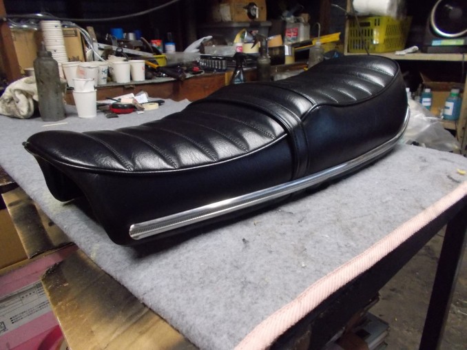 工房補修日誌｜バイクシート・自動車内装の補修,修理は張替えなしの革