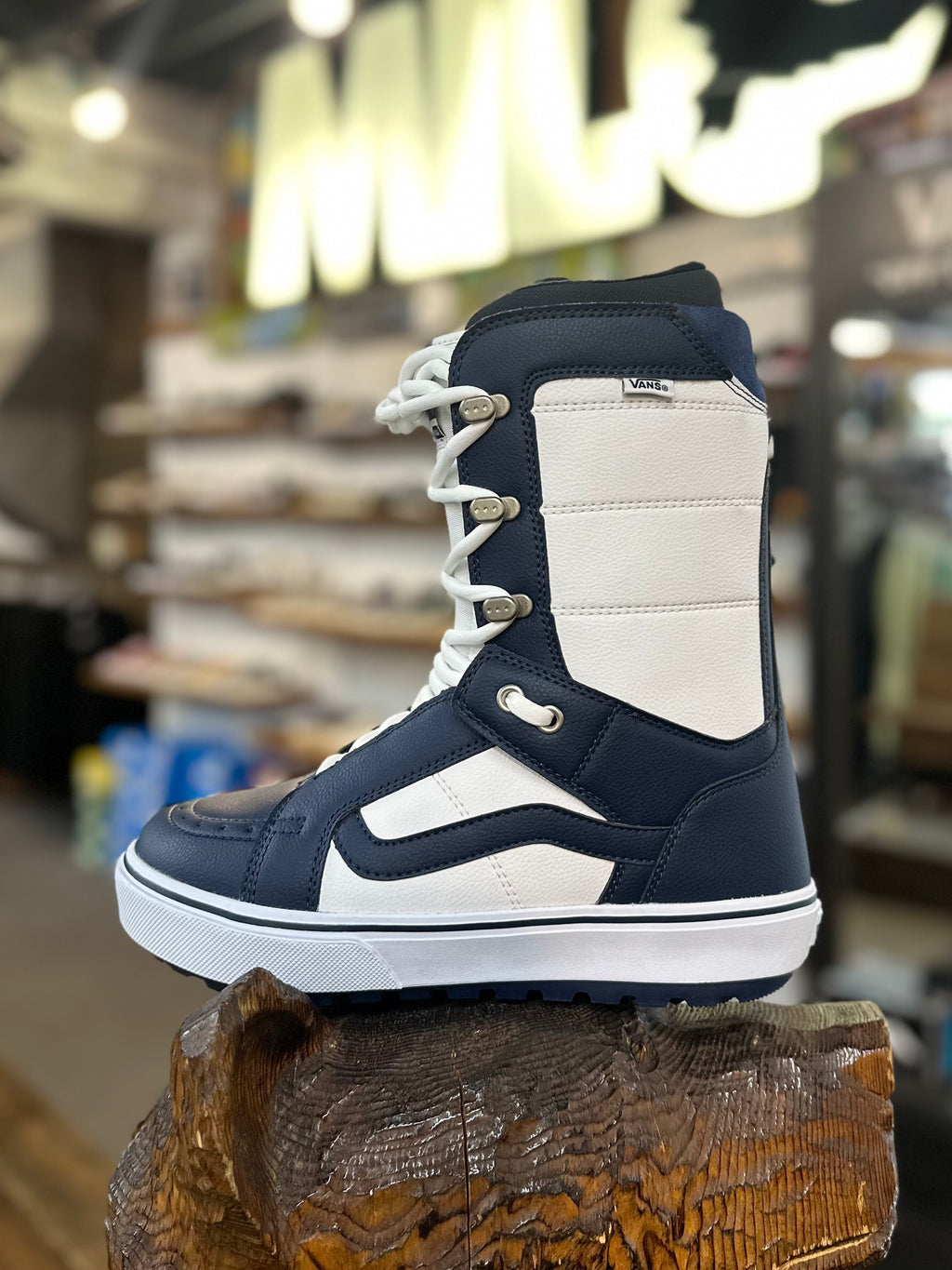 The Vans Mens Hi-Standard OG Snowboard Boot 2025