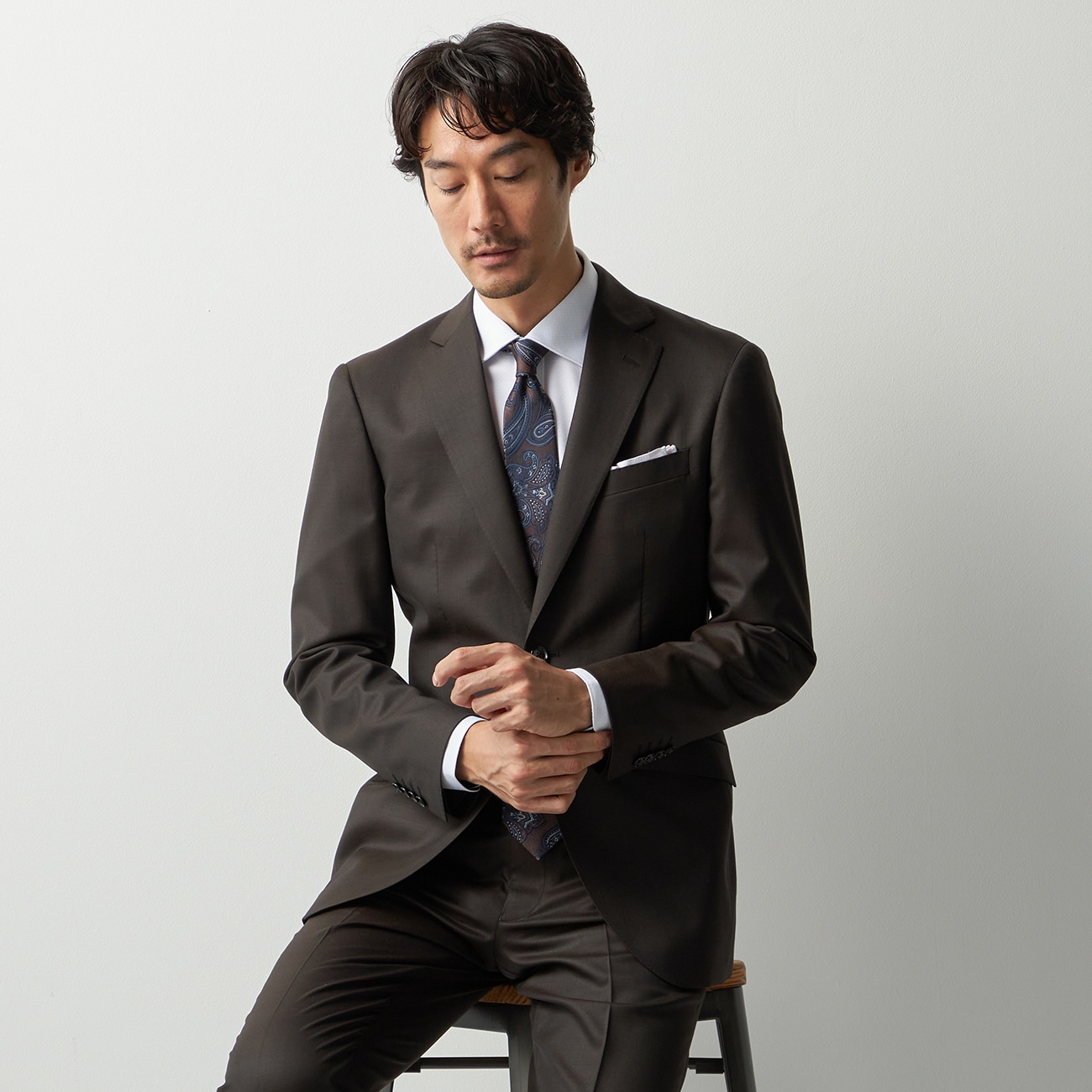 アウトレット]ウールブレンドスーツ 特殊光沢無地 2つボタン