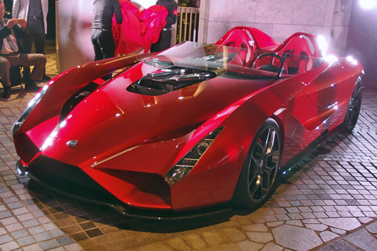 KEN OKUYAMAがワンオフのスーパーカー「kode57 Enji」を披露