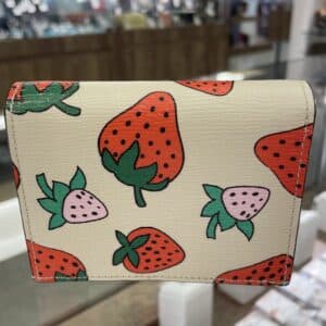 GUCCI 販売】内側にまでたっぷり描かれたイチゴ柄が可愛い🍓グッチのお