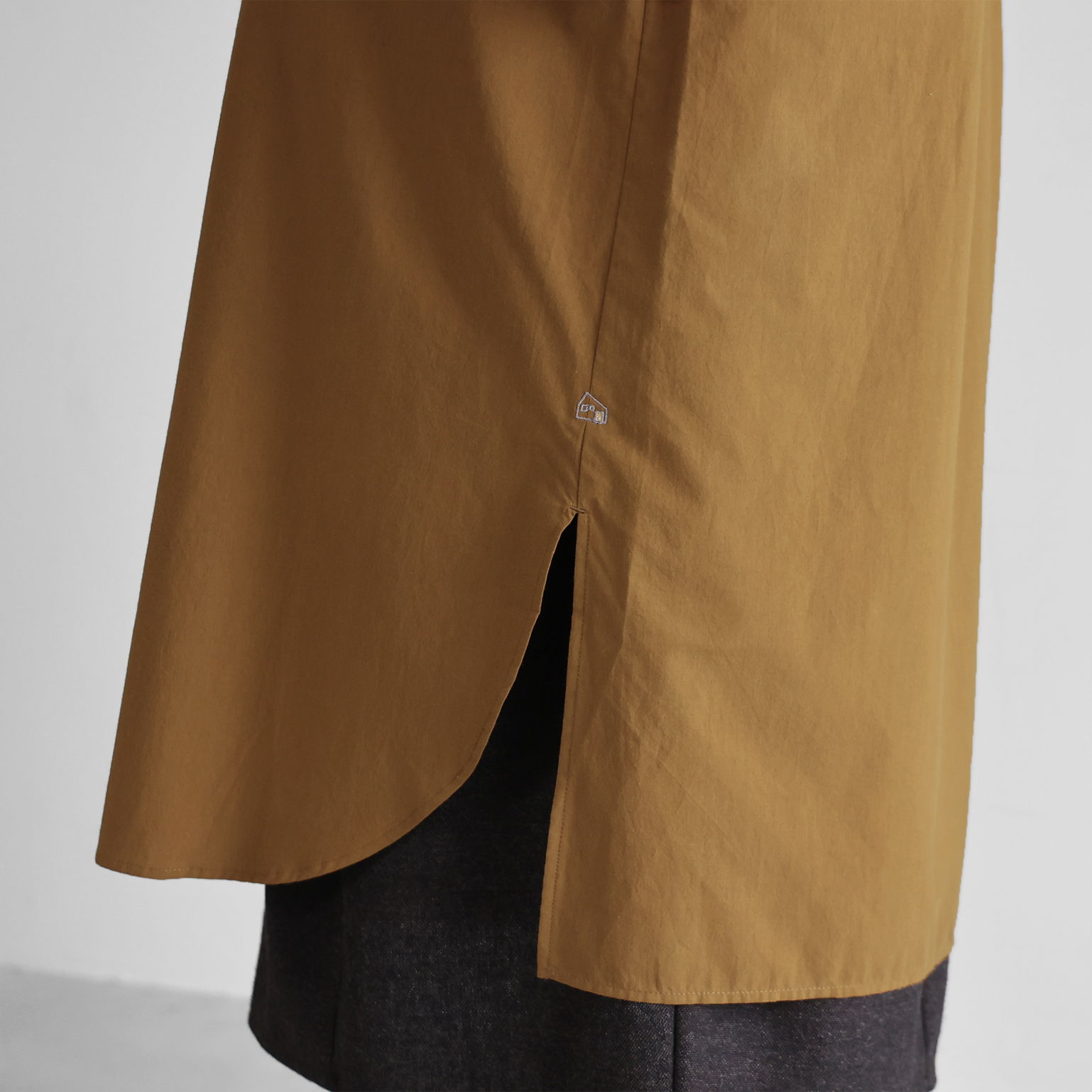 オーガニックコットンバンドカラーシャツロングワンピース U218を