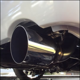 ハイエース 全年式ガソリン用 HKS×TRAVOIS マフラーを販売。 カスタム