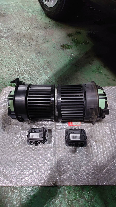 シトロエン ブロアモーター・ブロアレジスター交換 ｜ 外車専門整備