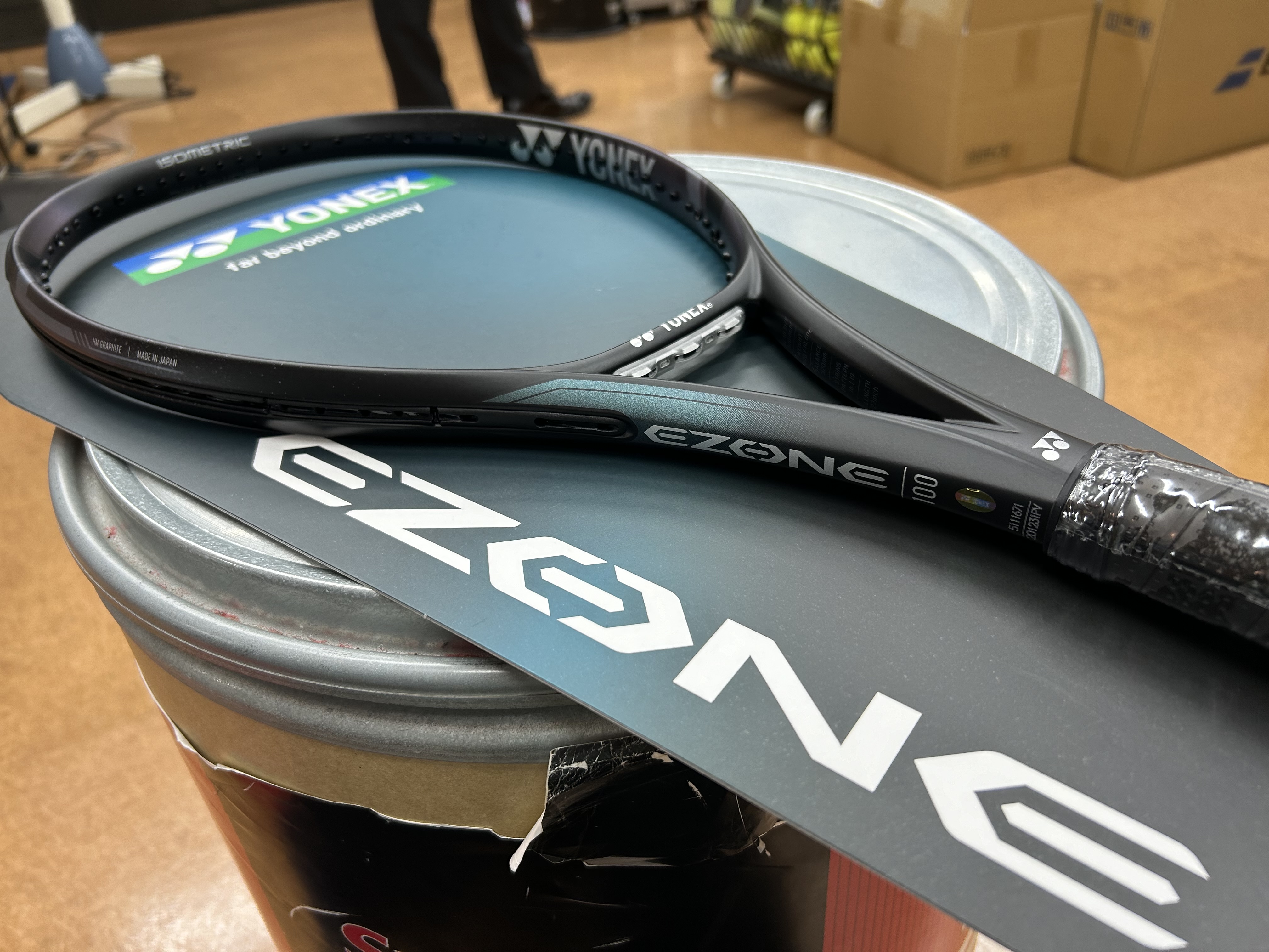 YONEX】EZONEシリーズの新色アクアナイトブラック＆「＃シンボックス