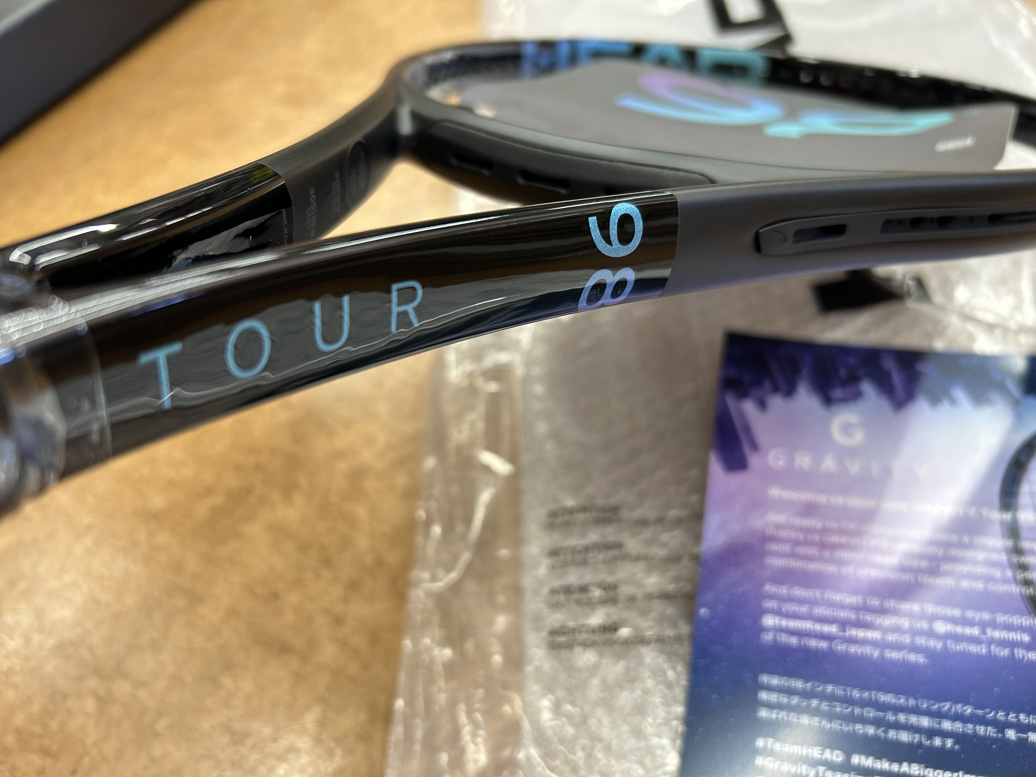 HEAD】GRAVITY TOUR98の黒ラケが届き、オンコートで打ったり写真撮っ
