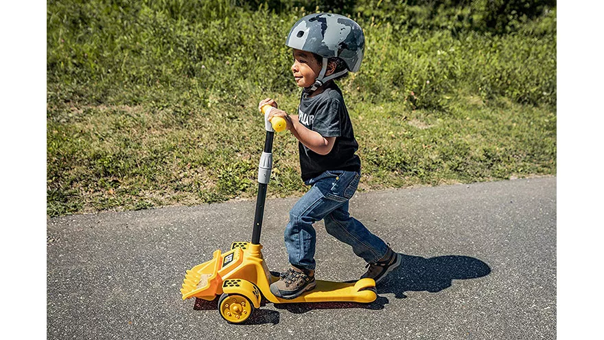 kid-trax-CAT-SCOOTER-jpg.webp