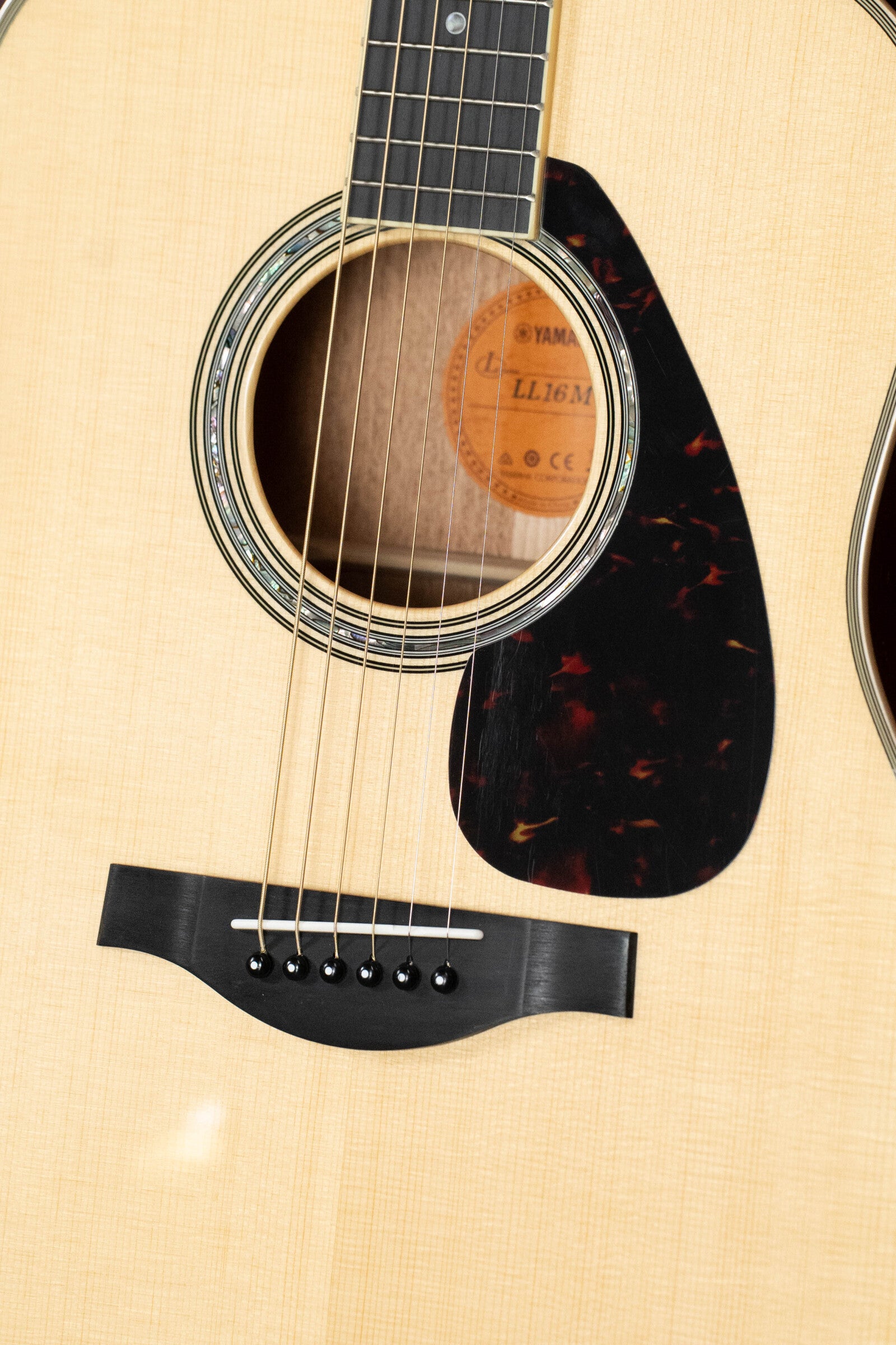 Yamaha LL16M ARE LL Series Engelmann/Mahogany Original Jumbo Acoustic