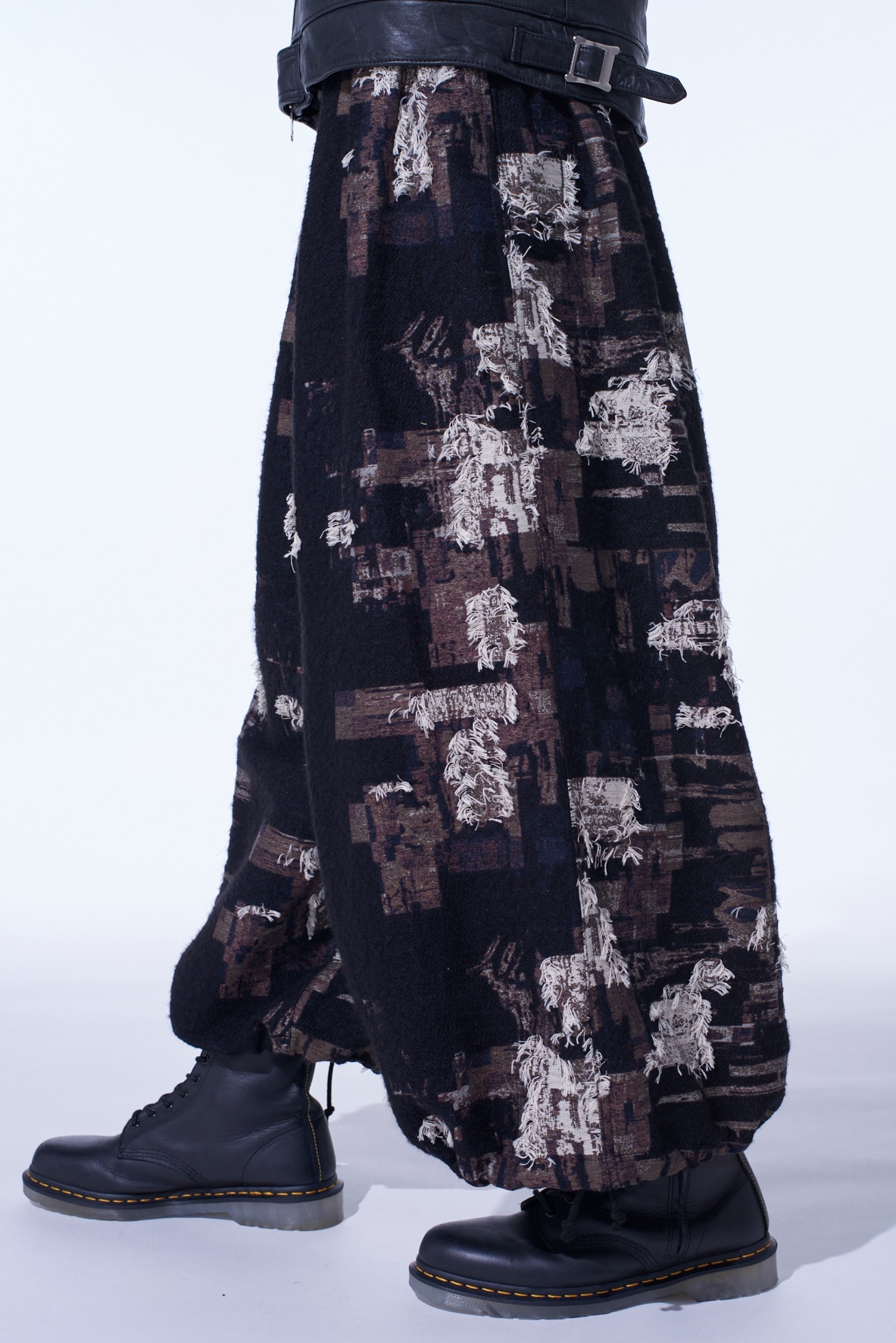 PATCHWORK CUT JACQUARD BALLOON PANTS(S Black): S'YTE｜THE SHOP