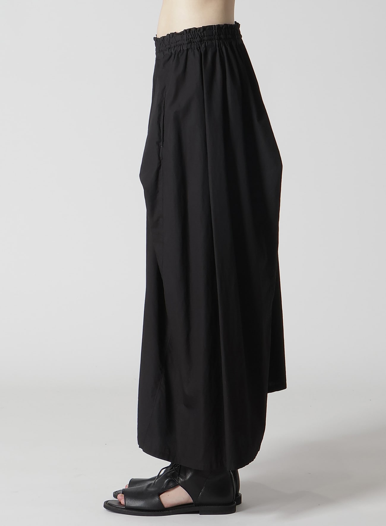 COTTON BROAD GARMENT DYEING RIGHT TUCKED ASYMMETRIC SKIRT(S Black