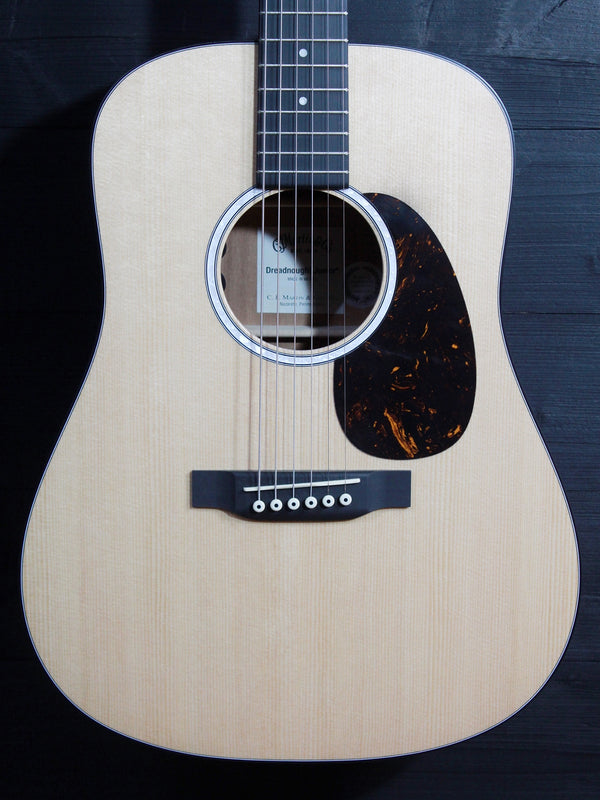 Martin DJr-10E Dreadnought Junior - Solid Wood Acoustic-Electric