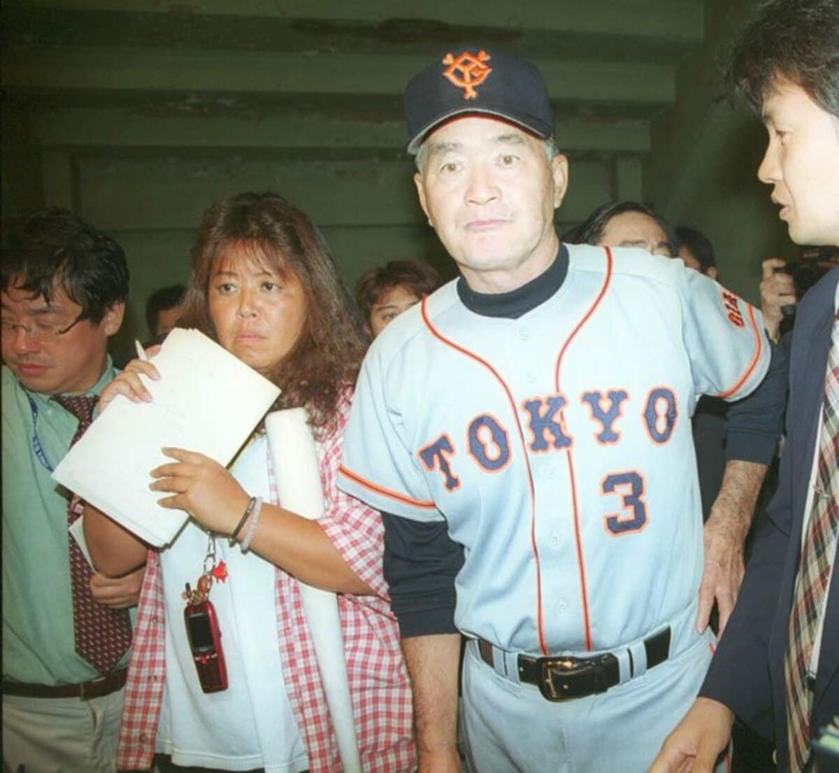 2001年9月28日長嶋勇退スクープの裏に小麦色の女 本紙コラムで