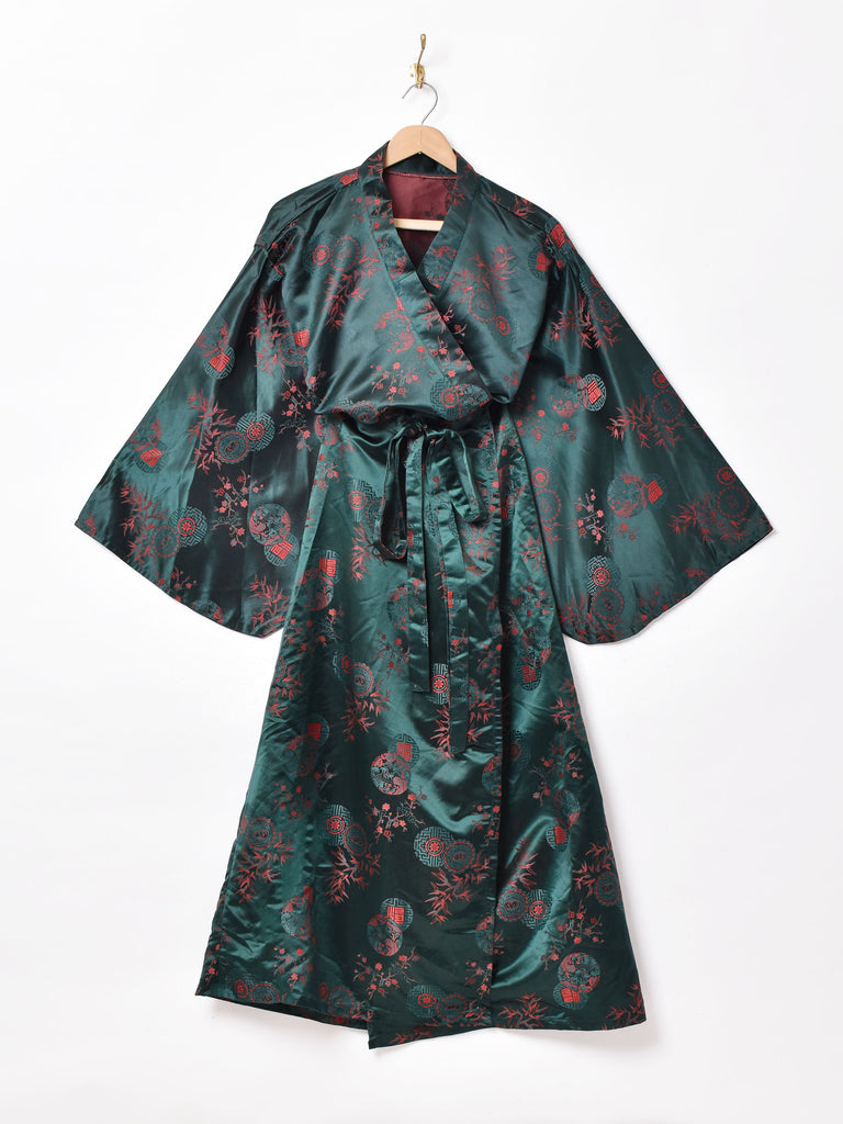 唯一無二の存在」 チャイナガウンで洗練された古着スタイルに。 – 古着