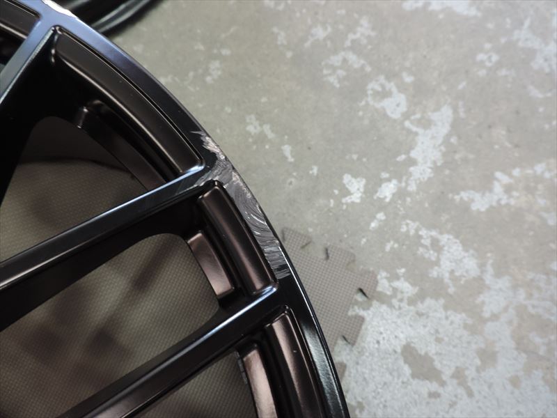 ポルシェ：カイエンG T S・純正21インチアルミホイールのキズ