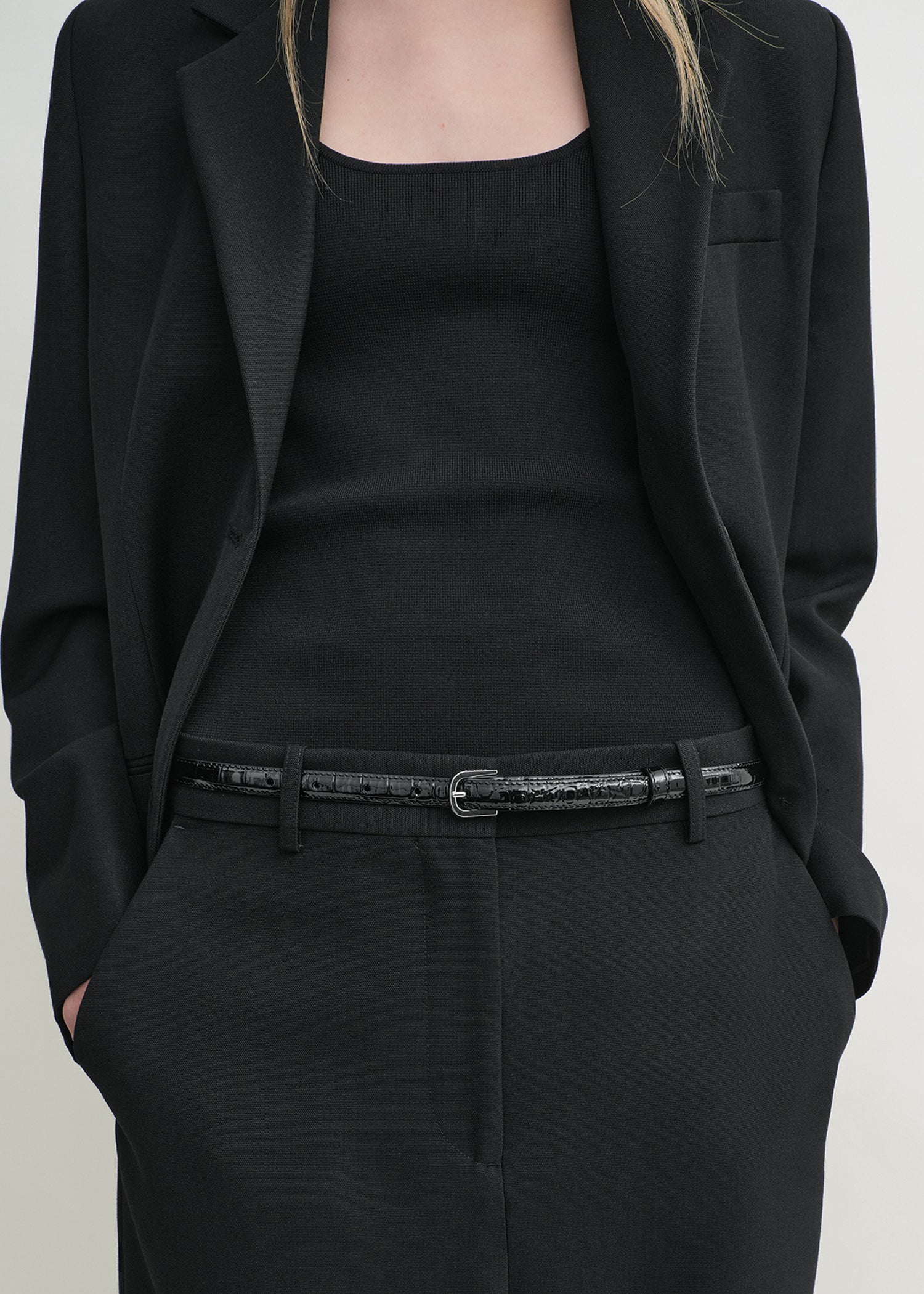 Thin croco-embossed belt black – TOTEME