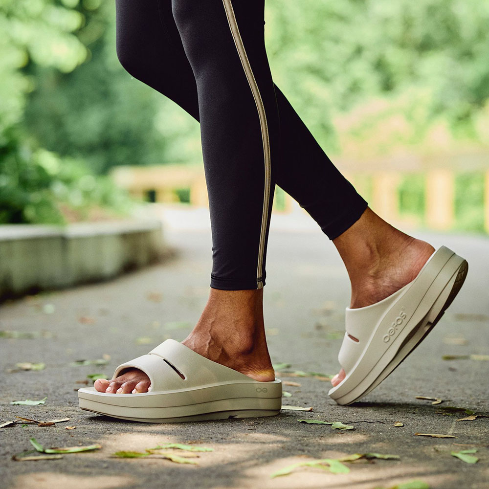 楽天市場】ウーフォス 厚底 リカバリーサンダル OOFOS OOmega OOahh 全