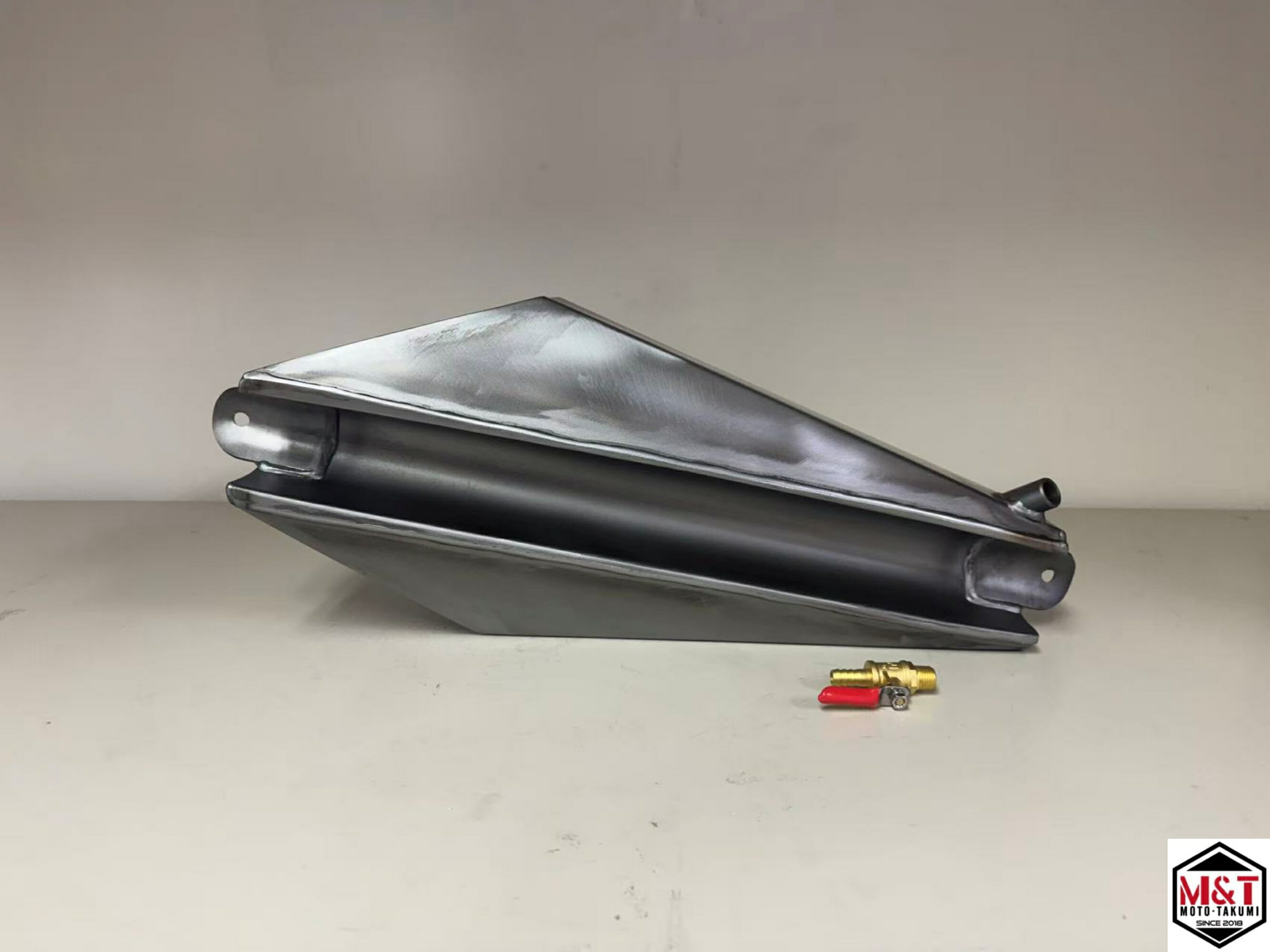 楽天市場】T-10 汎用 ハーレー用 コフィンタンク ガスタンク ワンオフ