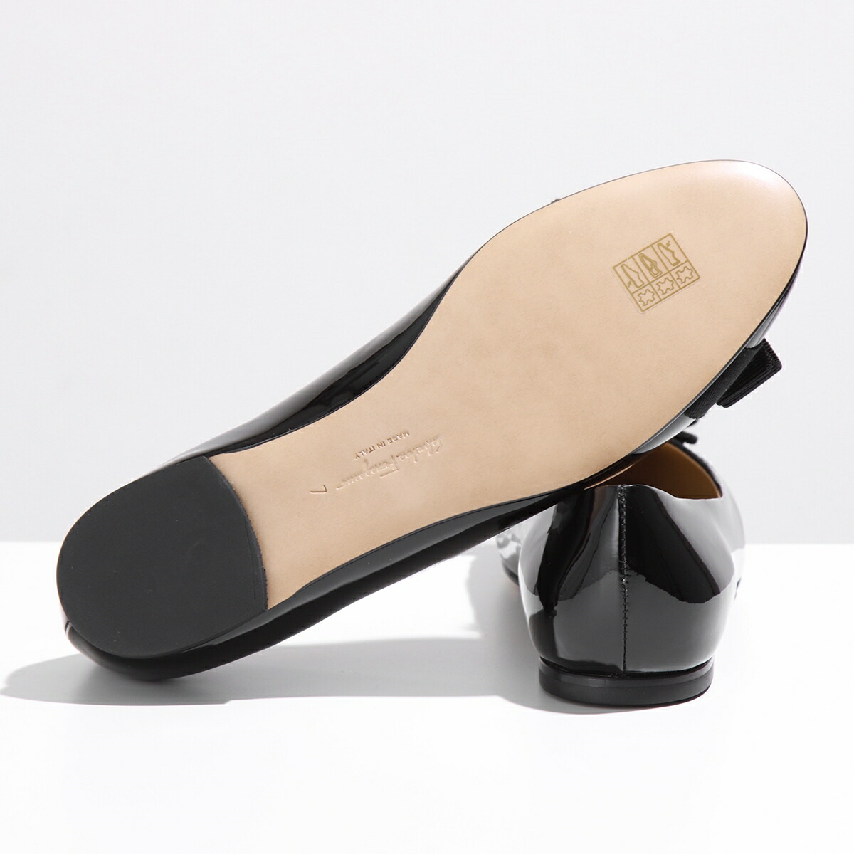 楽天市場】FERRAGAMO フェラガモ パンプス VARINA ヴァリナ 01 A181