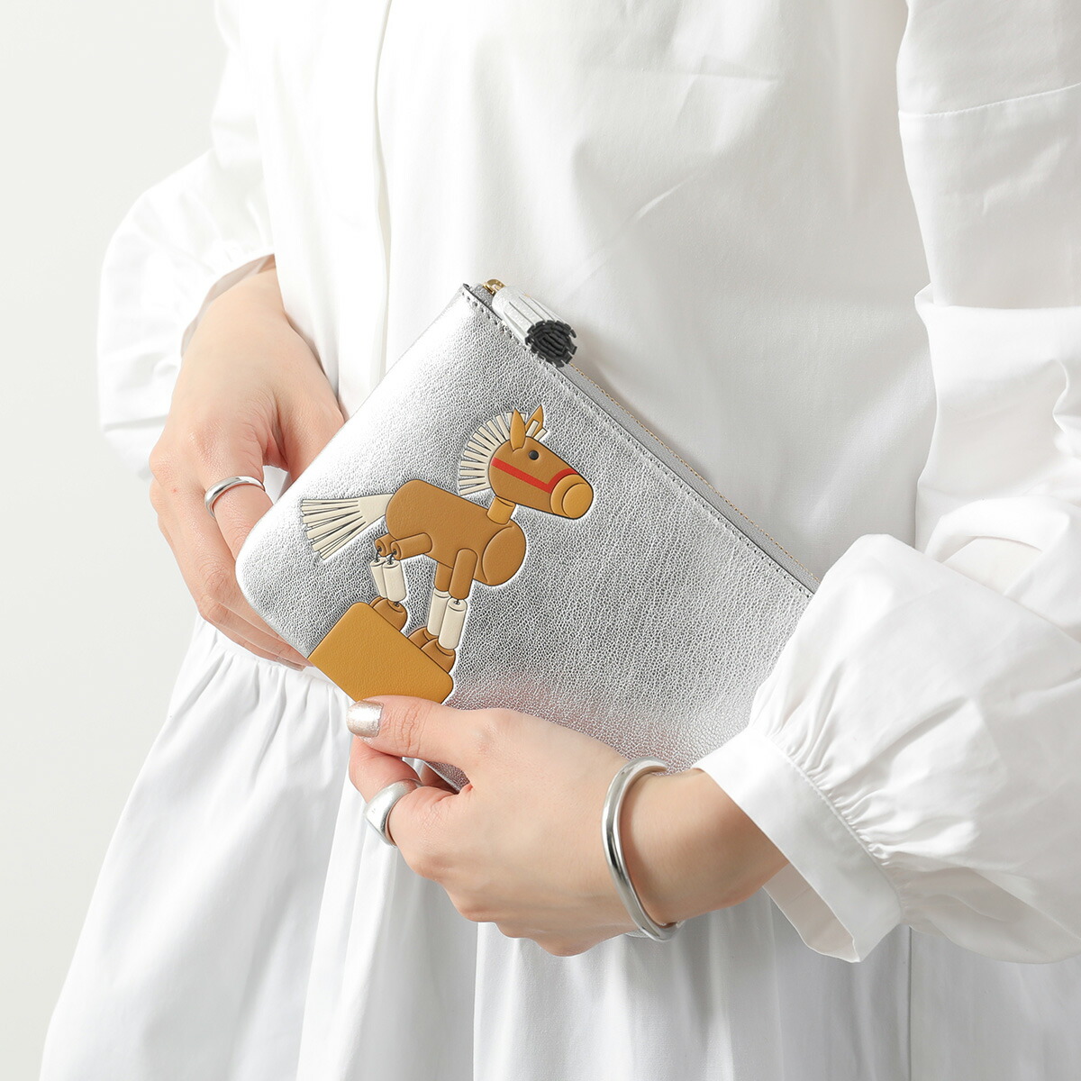 楽天市場】ANYA HINDMARCH アニヤハインドマーチ ポーチ Zip Loose