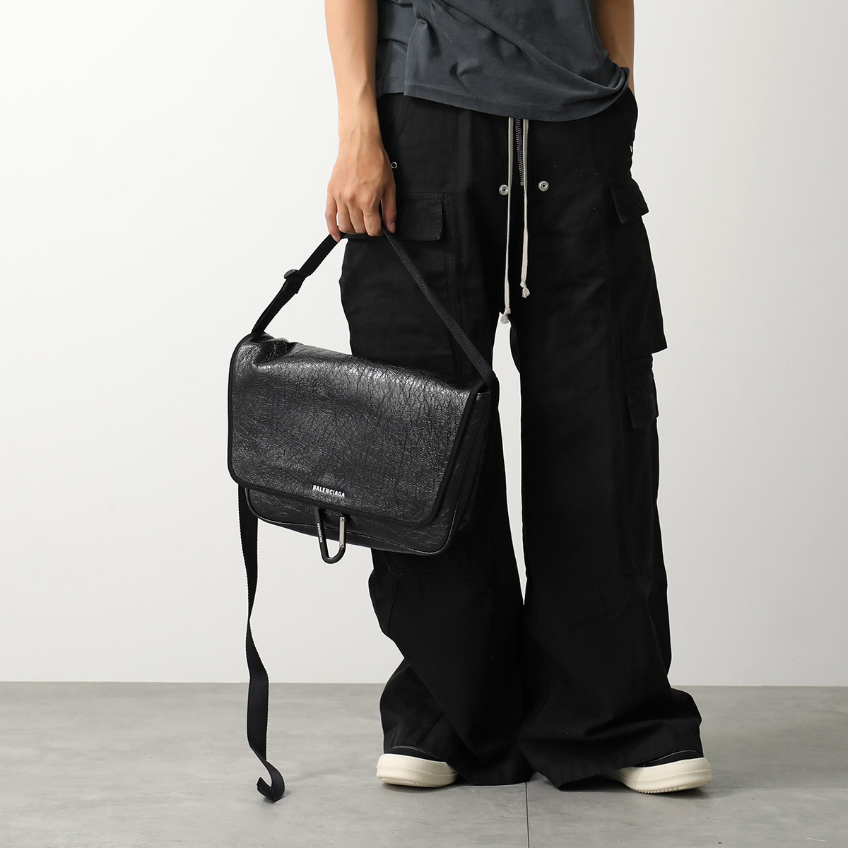 楽天市場】BALENCIAGA バレンシアガ ショルダーバッグ EXPLORER FLAP