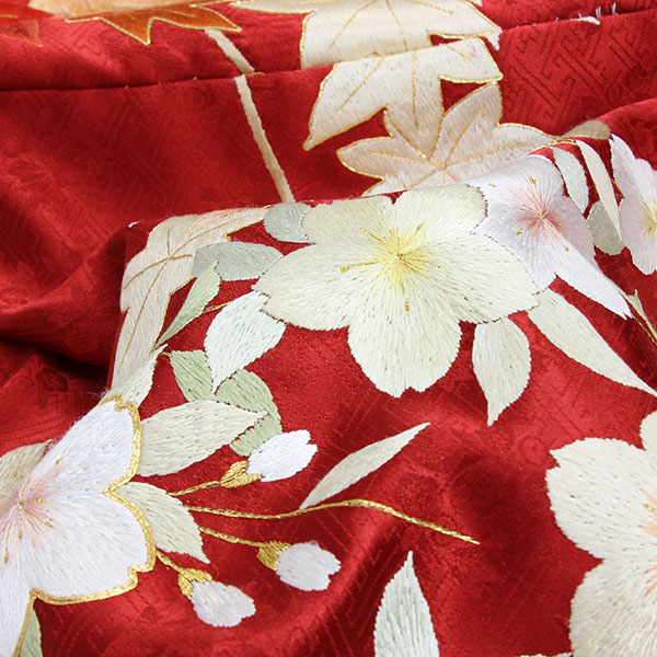 楽天市場】着物 振袖 尾峨佐染繍綸子 紗綾形地紋 金彩加工 金駒刺繍