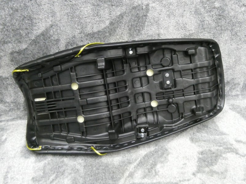 楽天市場】XJR400 前期 黒金 タックロールシート : カスタム